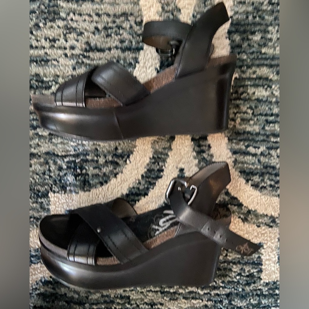 Otbt sandals